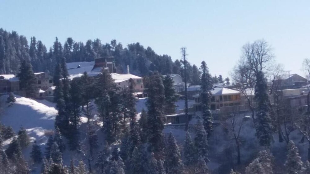 Shangrila Hotel & Resort Changla Gali 55/57