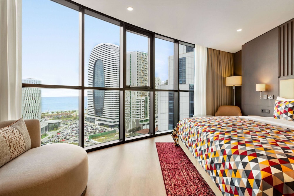 Ramada Plaza by Wyndham Batumi 13/50