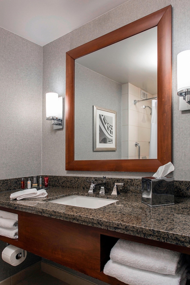 Rochester Airport Marriott 8/55