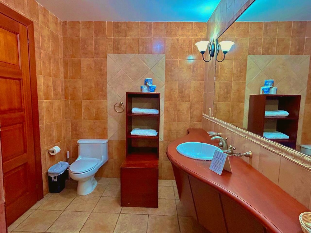 West Bay Colonial 58/58