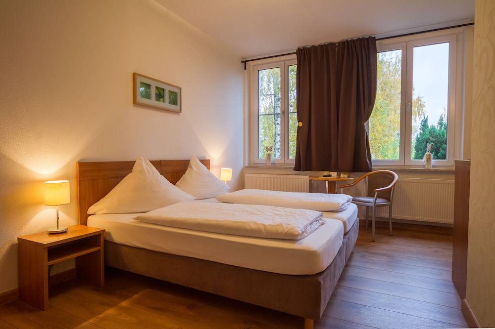 Bernstein Acamed Resort 7/39