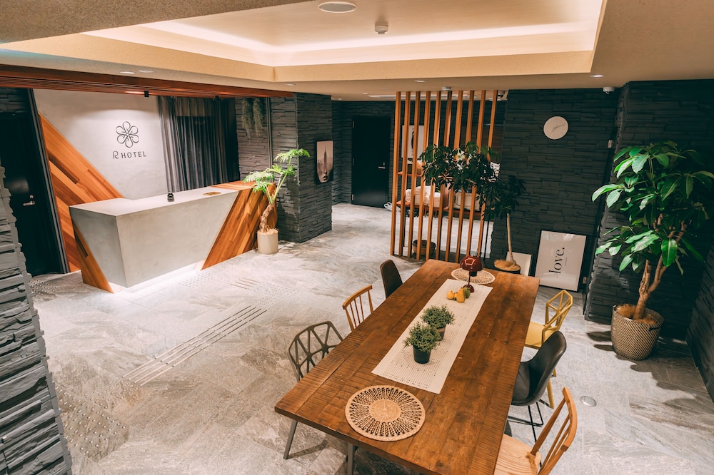 R Hotel Honmachi 1/17