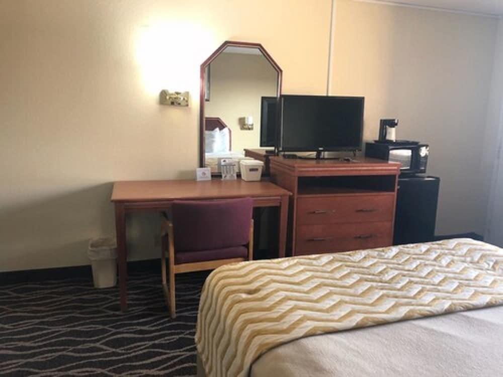 Travelodge by Wyndham Terre Haute 16/21