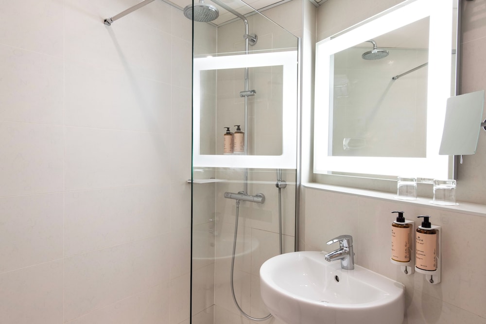 Mercure Paris Raspail Montparnasse 60/60