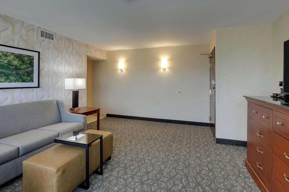 Drury Inn & Suites Charlotte University Place 30/50