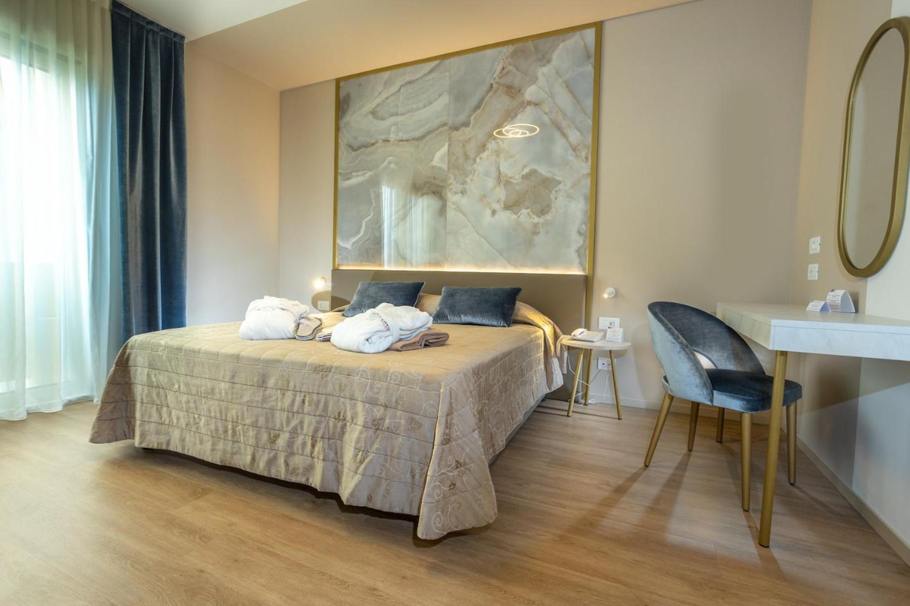 Suite, Sofa
