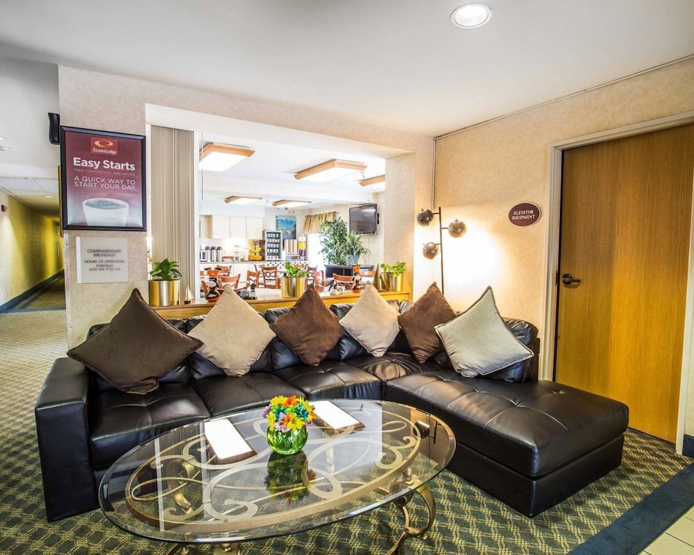 Econo Lodge Denver International Airport 24/37