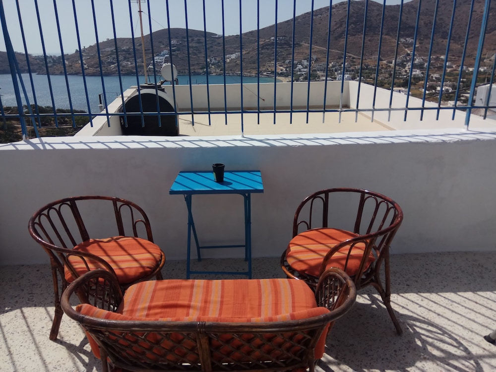 Grandma Vasiliki Rooms To Let 27/55