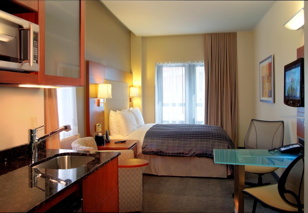 River Hotel 35/43
