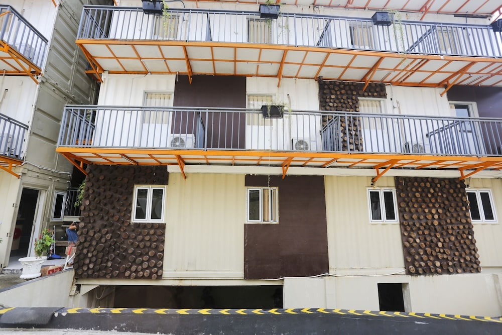 OYO 3300 Nadjara Residence Syariah 1/23