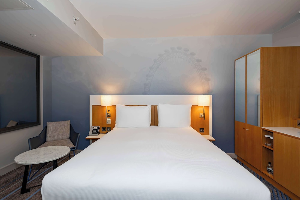 City, Suite, Queen Bed