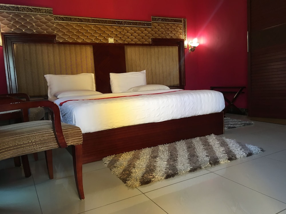 Gumare Executive Lodge 15/47