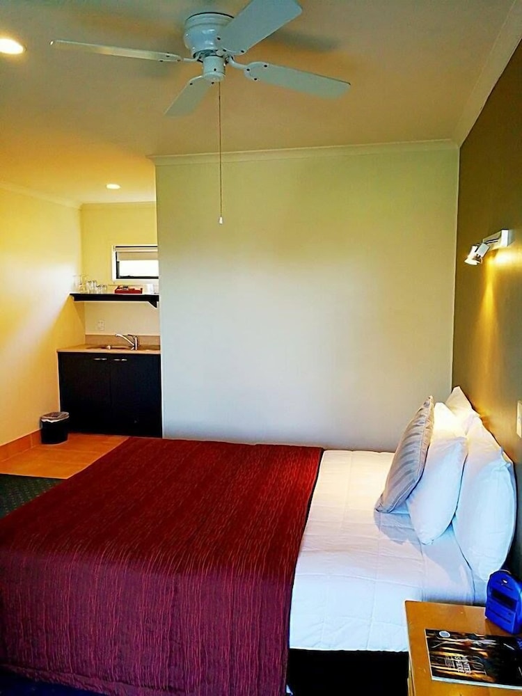 Stadium Motel 18/39