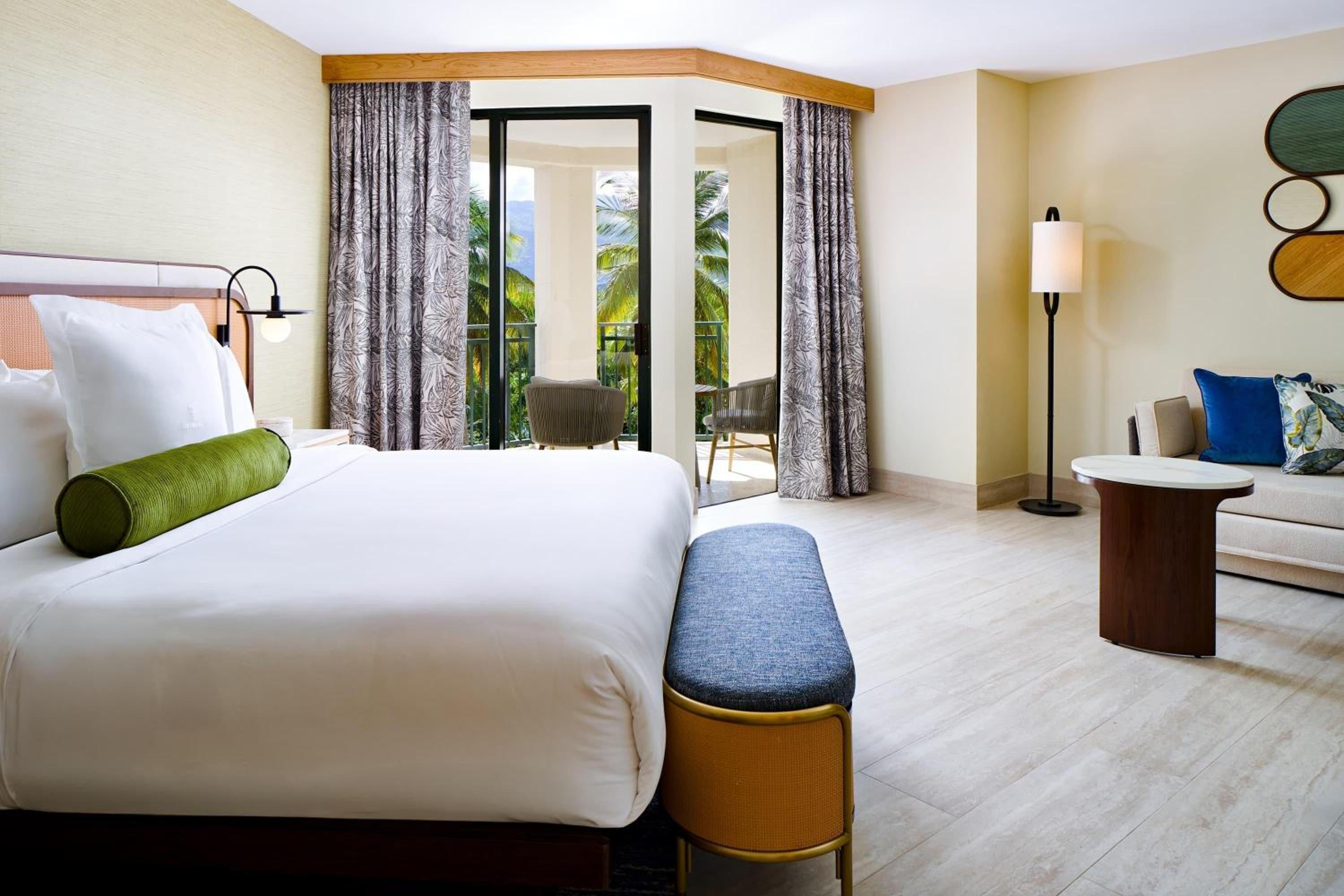 Suite, King Bed, Rainforest View, Sofa
