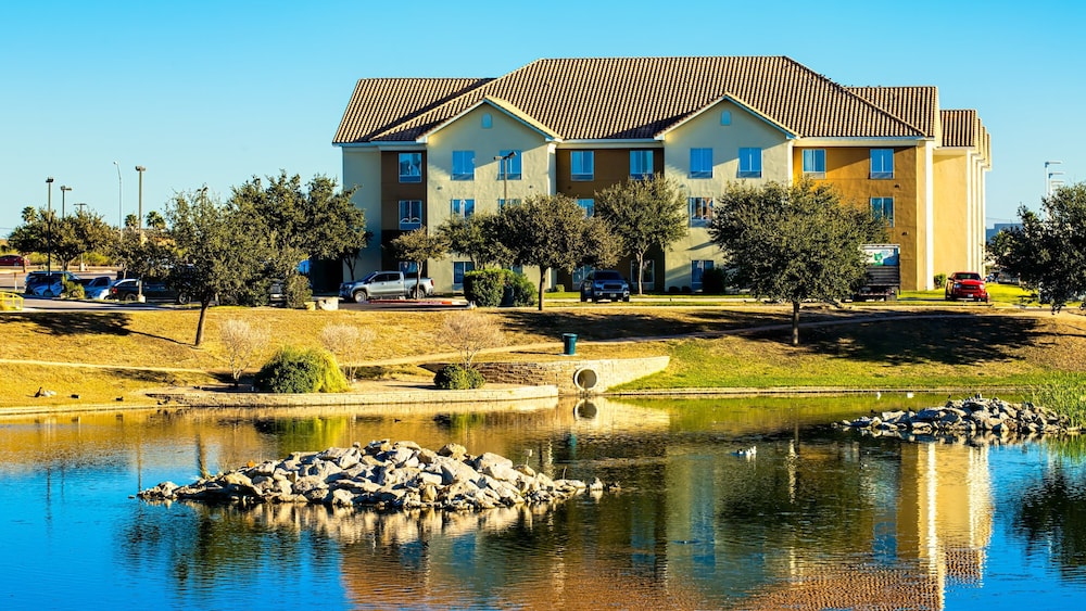 Staybridge Suites Laredo International Airport 33/42