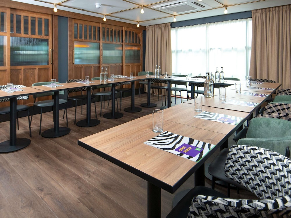 Ibis Styles London Gatwick Airport 49/64