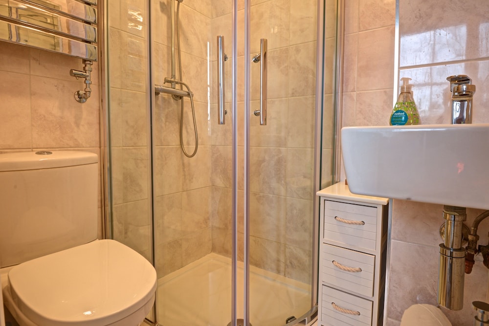 Holiday Cottages And North Star Apartment 29/30