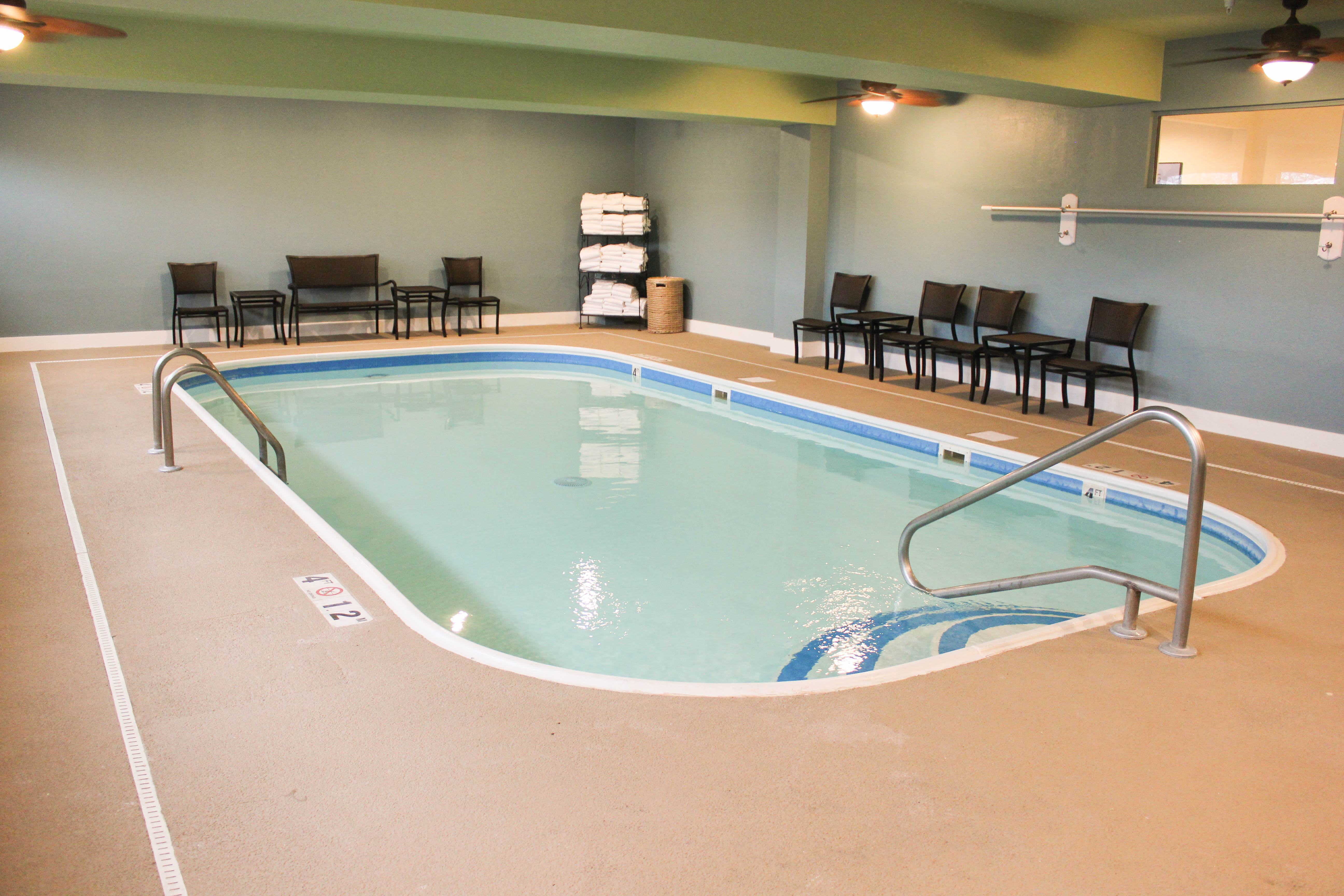 Holiday Inn Express Osage Beach - Lake Of The Ozarks 26/46