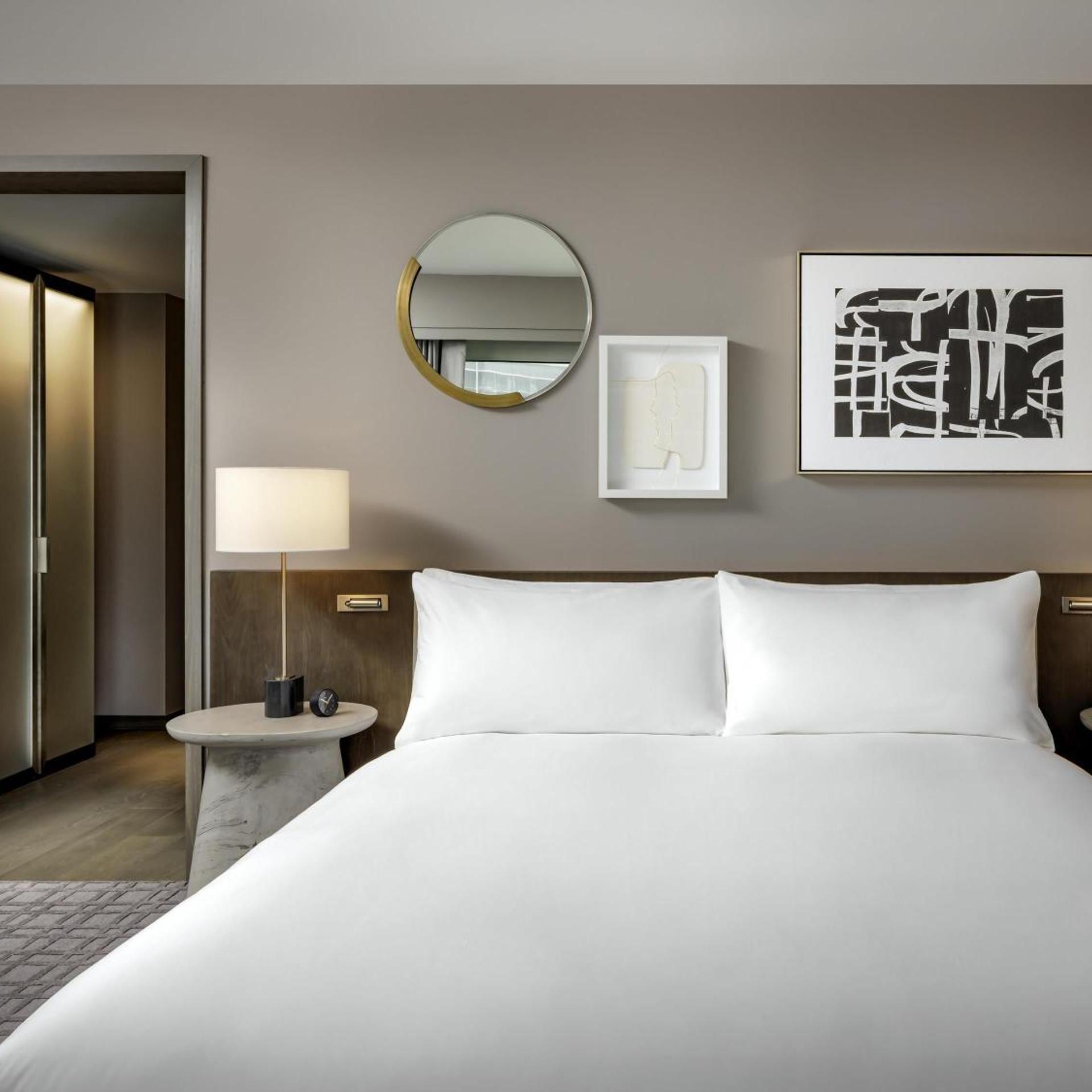 1 Bedroom, Plaza, Century, Suite, King Bed, 2 Bathrooms، Fairmont Century Plaza Los Angeles 2/9