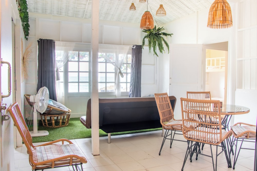 Cliff Cottage Resort 52/75