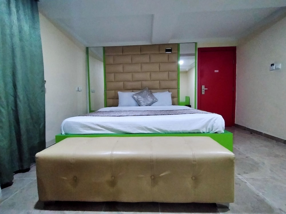 Boardwalk Hotel Wuse 2 5/23