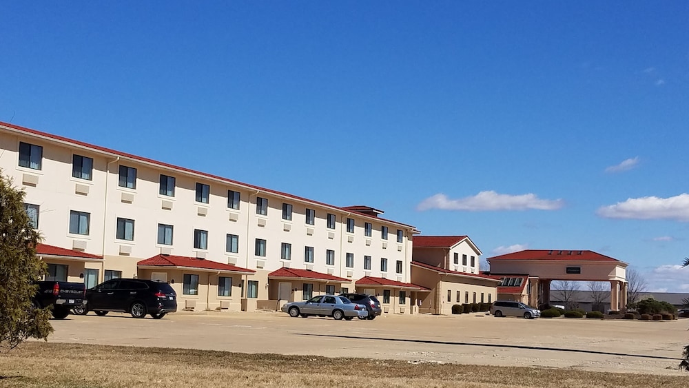 Comfort Inn and Suites At I-74 And 155 9/33