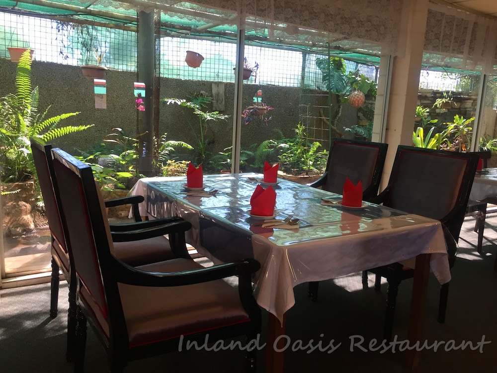 INLAND OASIS MOTEL 49/68