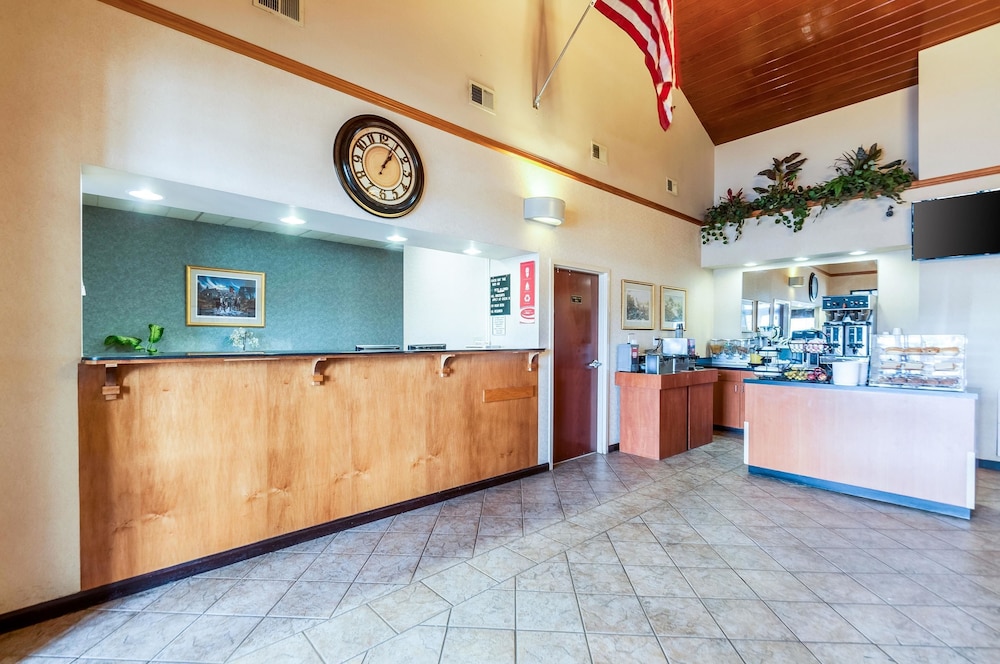 Econo Lodge Inn & Suites Middletown - Winchester South 5/31