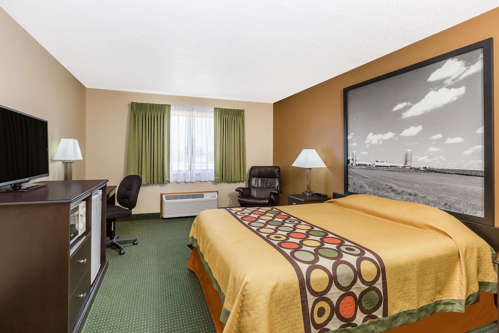 Super 8 by Wyndham Jefferson 18/42