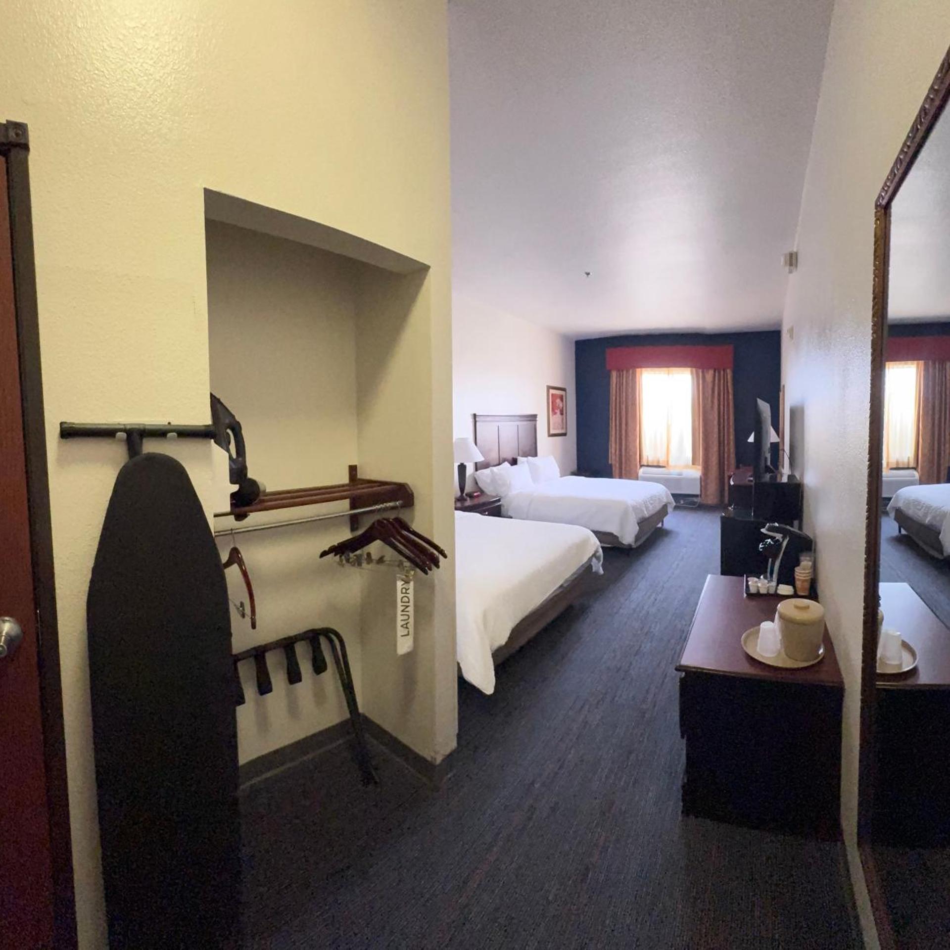 Room, Quadruple, 2 Queen Beds, Accessible