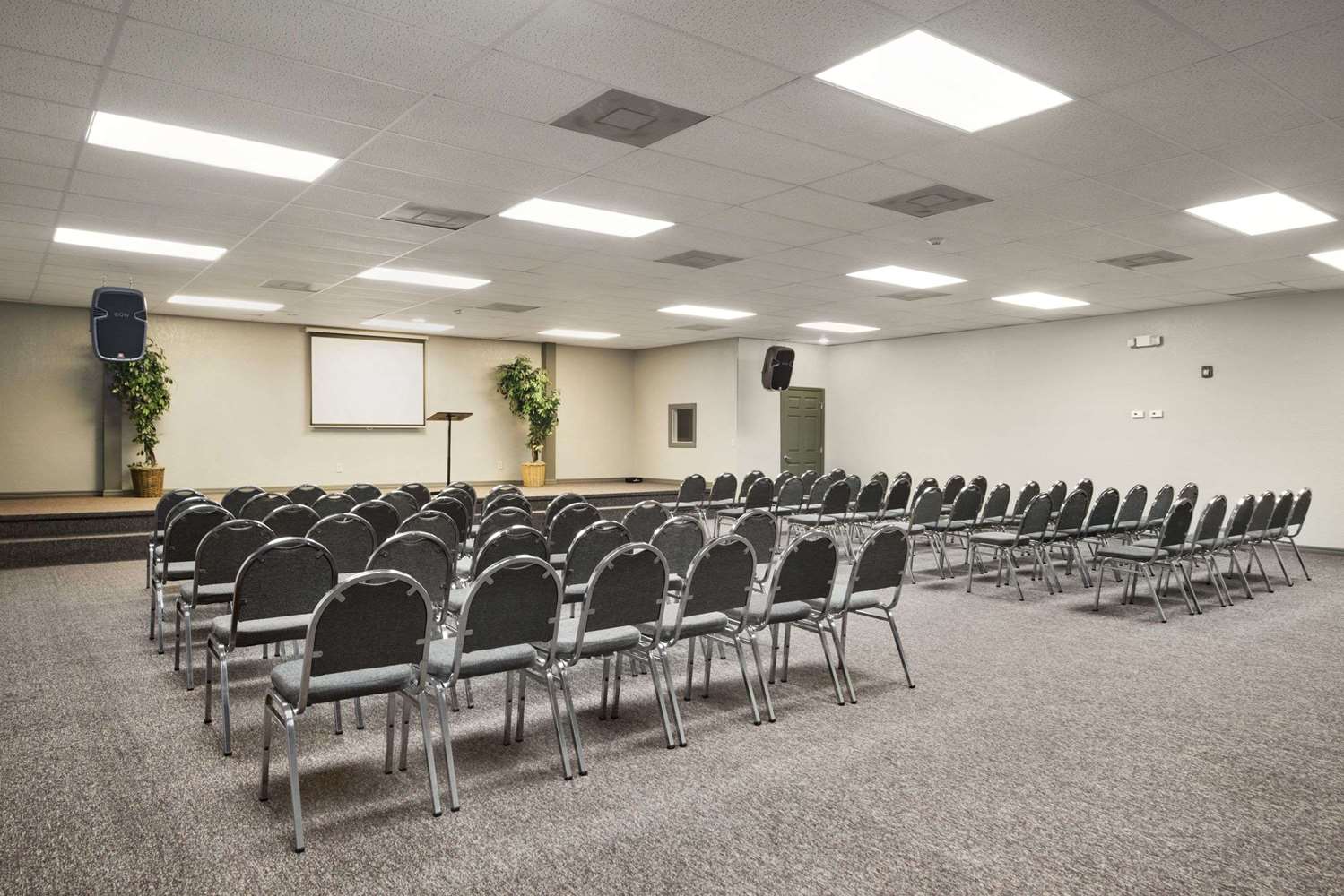 Howard Johnson By Wyndham Winter Haven Fl 18/22