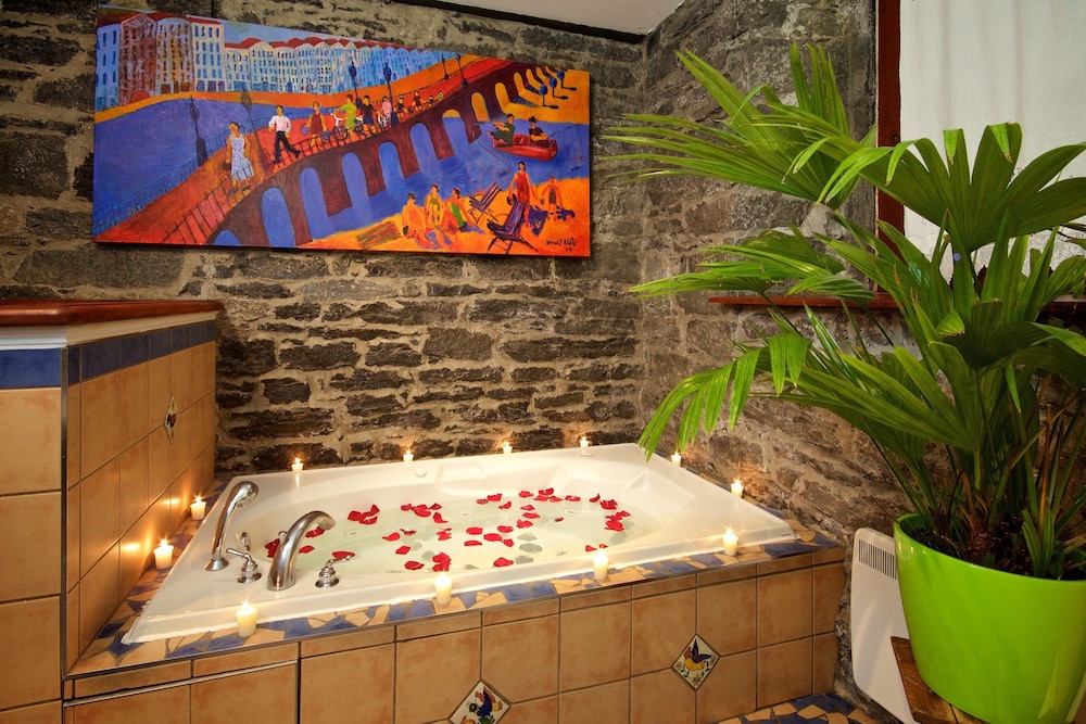 Petite Auberge Les Bons Matins B&B 8/72