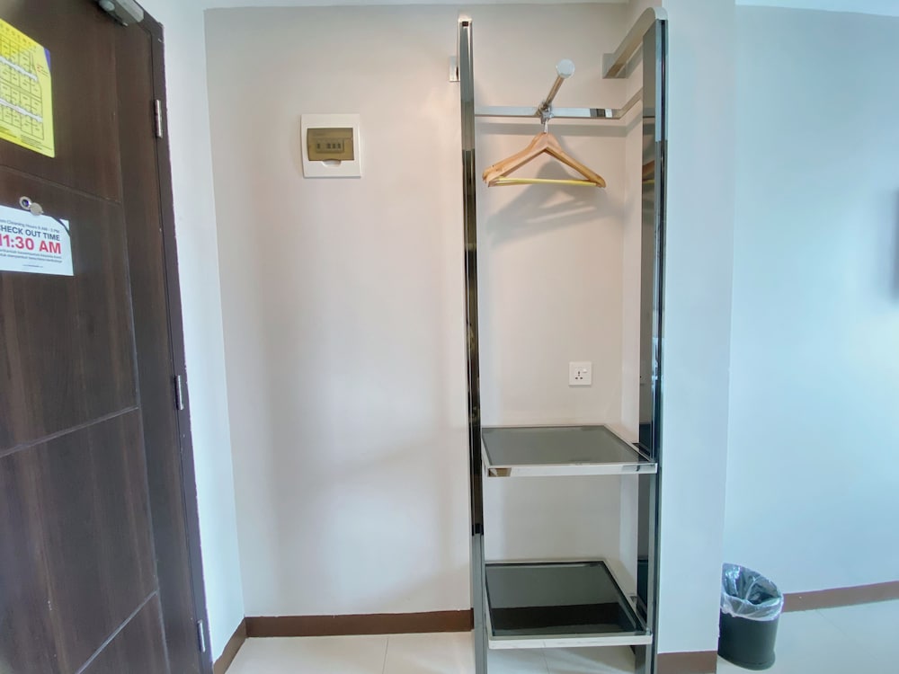 Verse Lite Hotel Gajah Mada 37/67