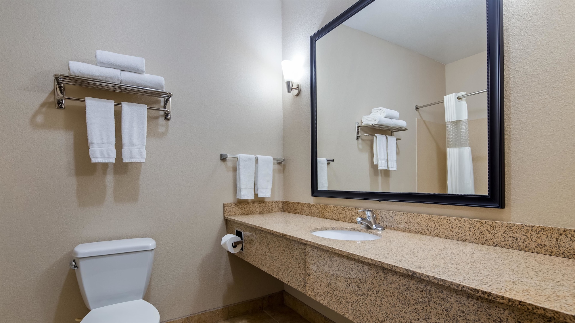 غرفة قياسية بسريرين كوين، Best Western Plus Eastgate Inn & Suites 9/10
