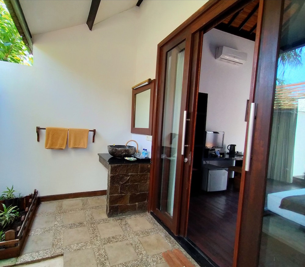The Trawangan Resort 11/77