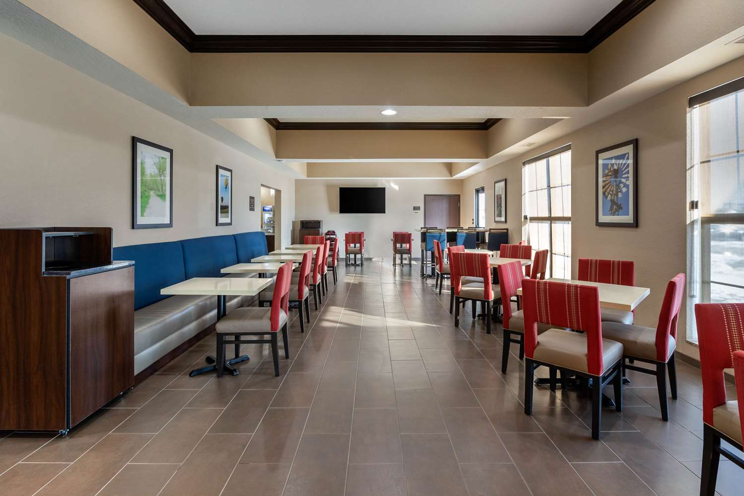 Comfort Inn & Suites Cedar Rapids Cid Eastern Iowa Airport 38/44