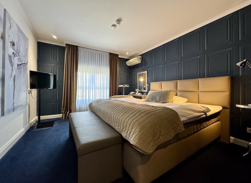 Parkhotel Bielefeld 5/43