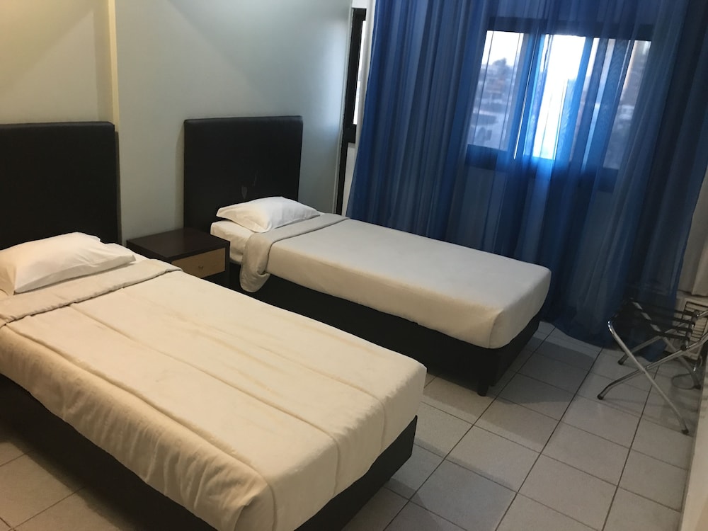 Hotel Santa Cruz 10/20