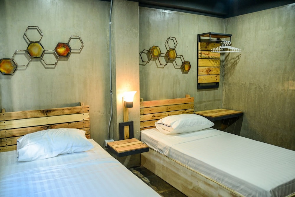 Bhive Hotel 18/42