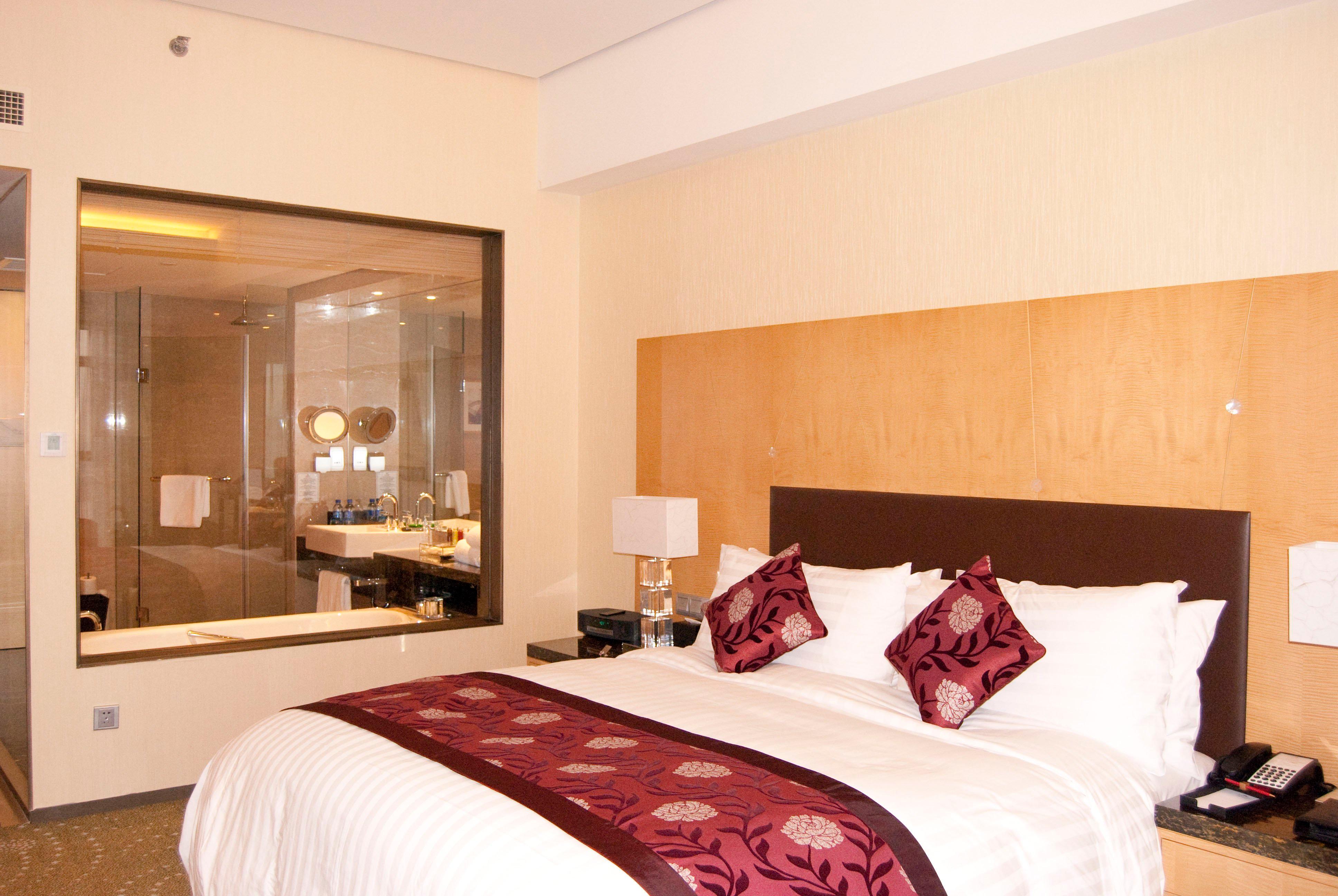 Standard, King Bed, Lounge Access