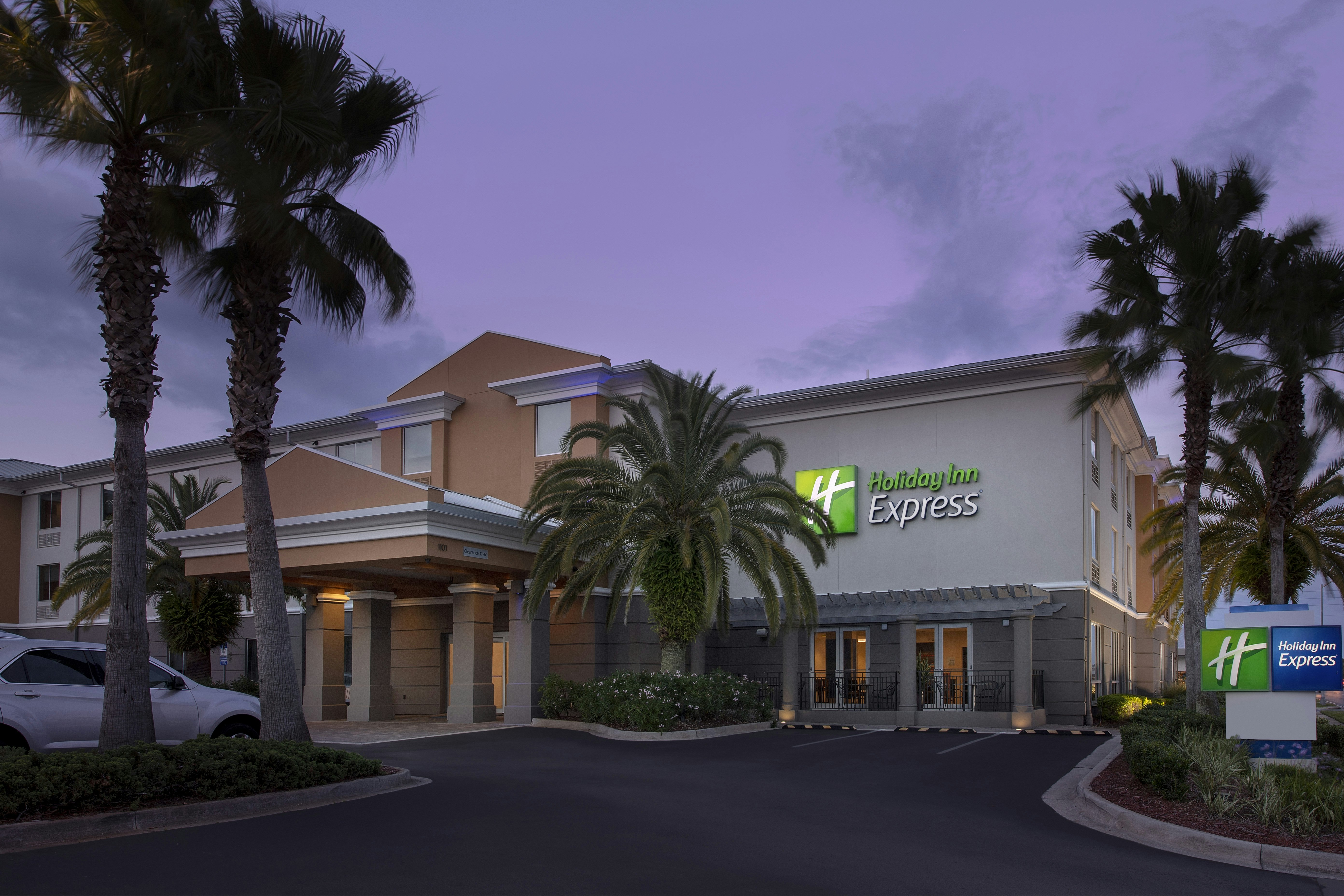Holiday Inn Express Jacksonville Beach 2/45