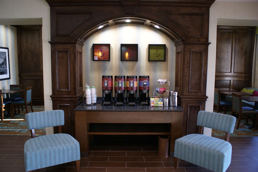 Hampton Inn Suites Center TX 10/30