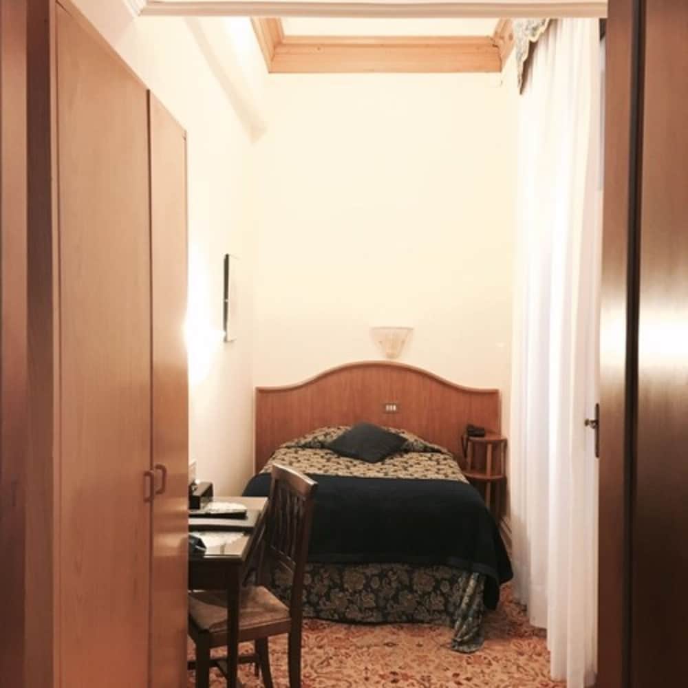 Hotel Alla Fava 58/62