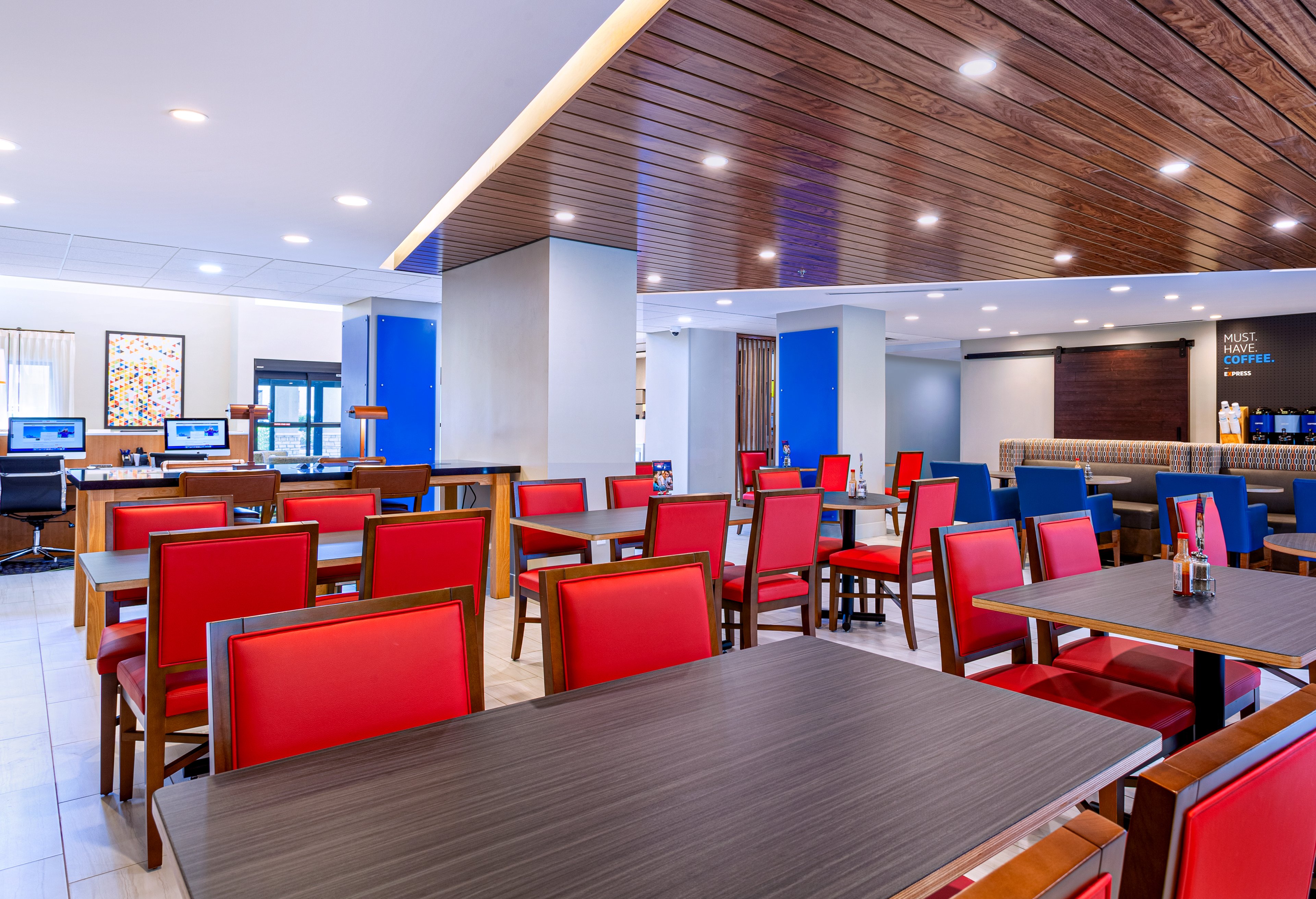 Holiday Inn Express Tampa-Brandon 35/52