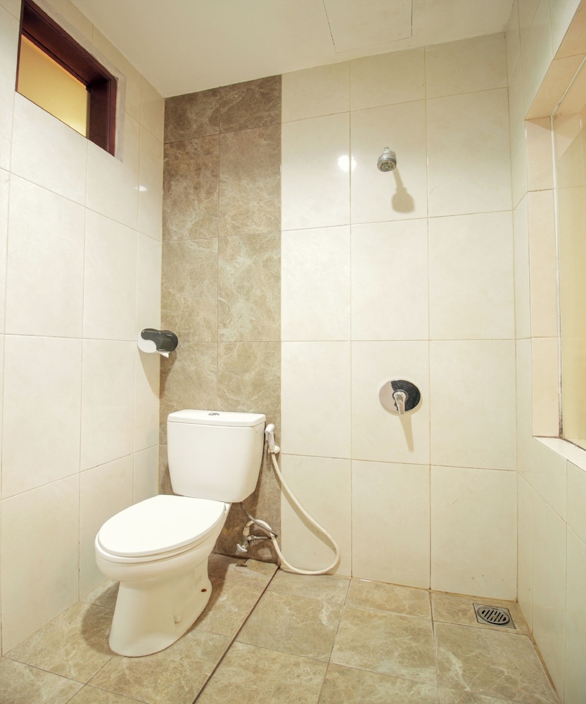 Collection O 295 Grha Ciumbuleuit Guest House 48/49