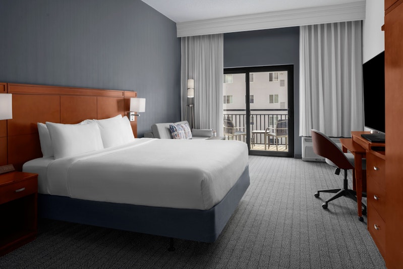 Courtyard By Marriott San Antonio Six Flags At The Rim 11/36