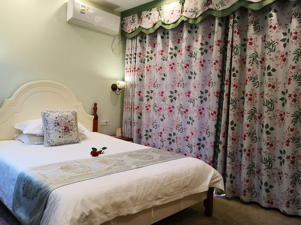 DELUXE, DOUBLE BED, BALCONY