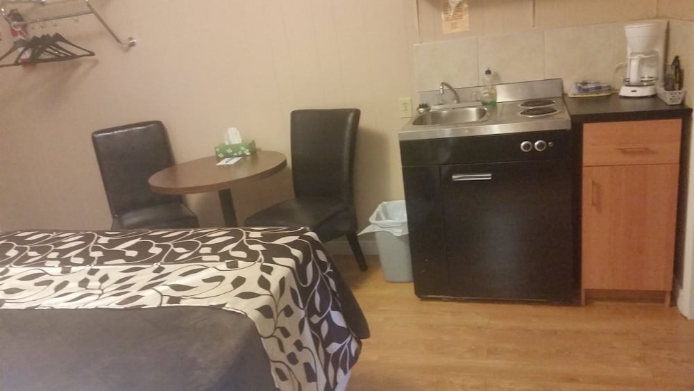 Parkway Motel & European Lodges 21/64