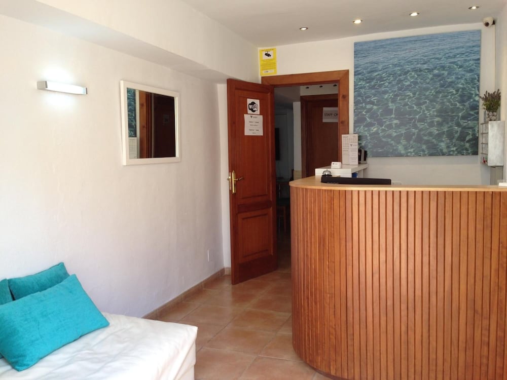Llevant Apartments 3/30