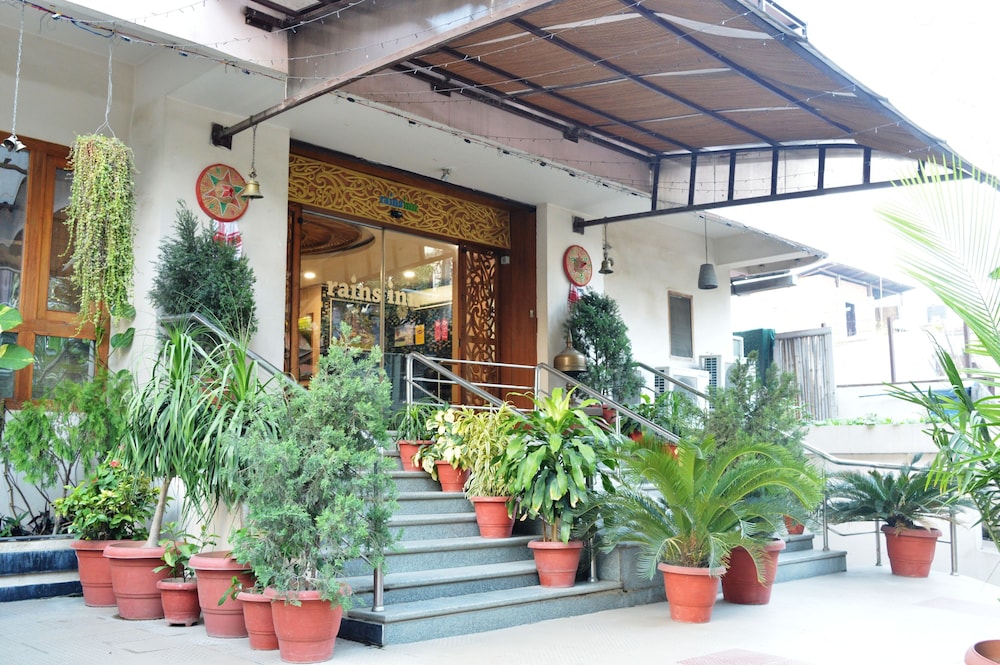 Rains Inn 3/48